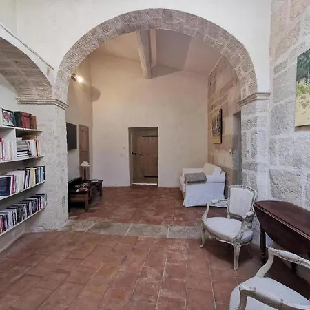 - De 100m2 Avec 2 Et Terrace - Possibilite Table D'hote